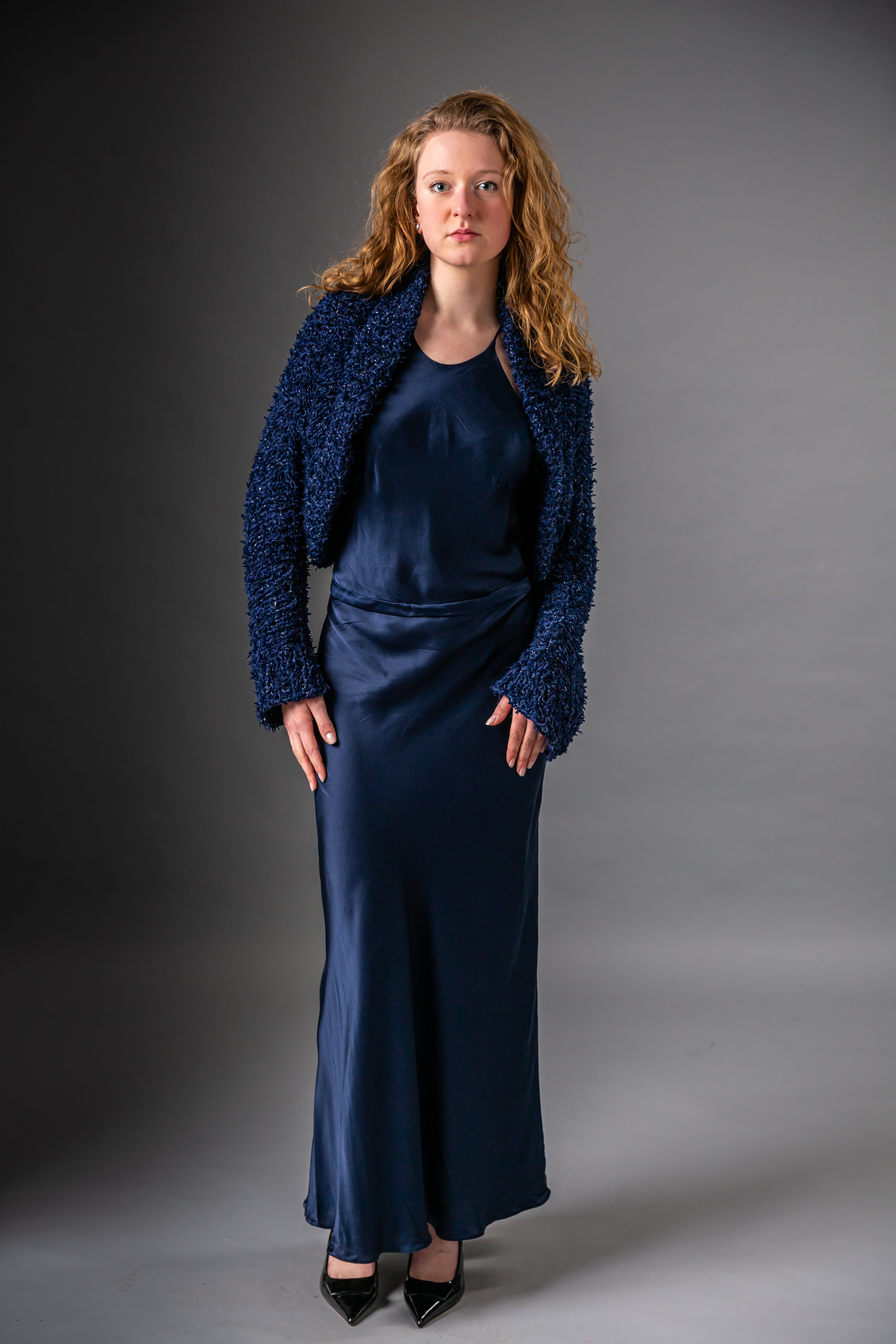 Tiefblauer Glitzer-Bolero aus Merinowolle