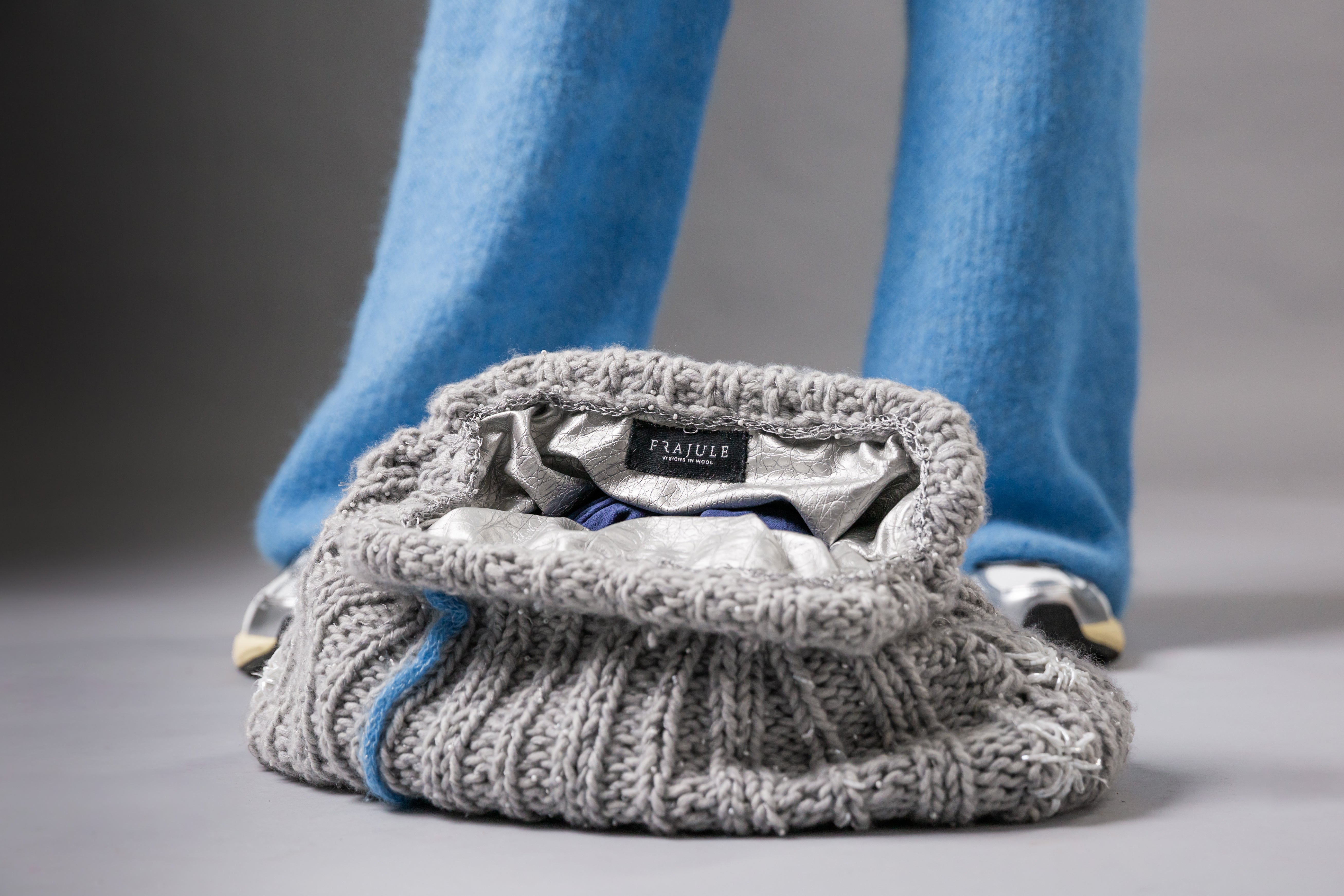 FROST FLOWER - Clutch