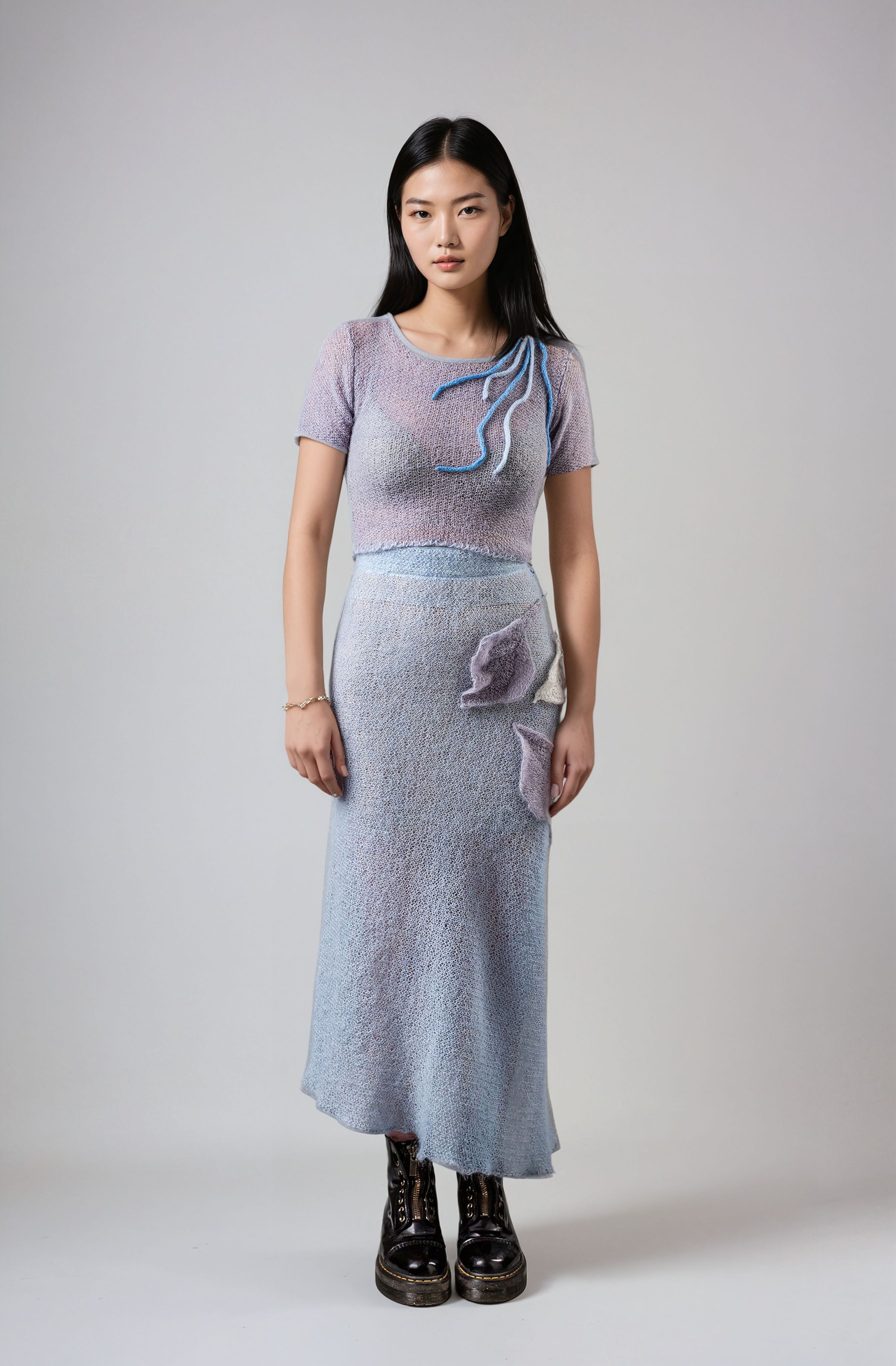 Transparentes Alpaka-Seiden-Oberteil mit applizierten Blüten 