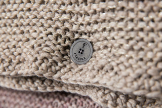Loungedream XL - Maxi blanket and 8 corresponding, different pillows made of wool, linen, silk and cotton with yak - a handmade dream